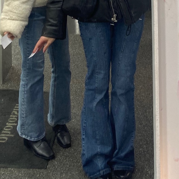 Vintage Mid-Rise Blue Flare Jeans - Picture 5 of 5